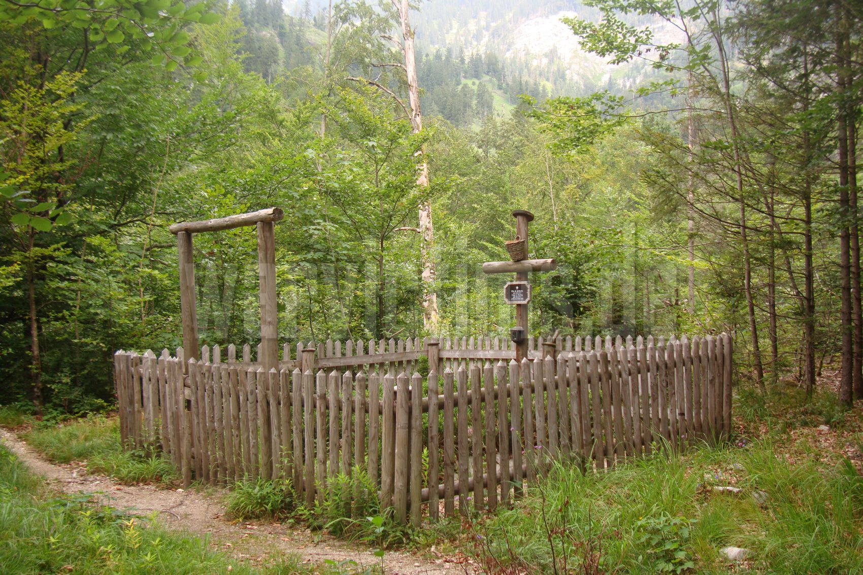 Weißenbach+am+Attersee+-+Feldgrab